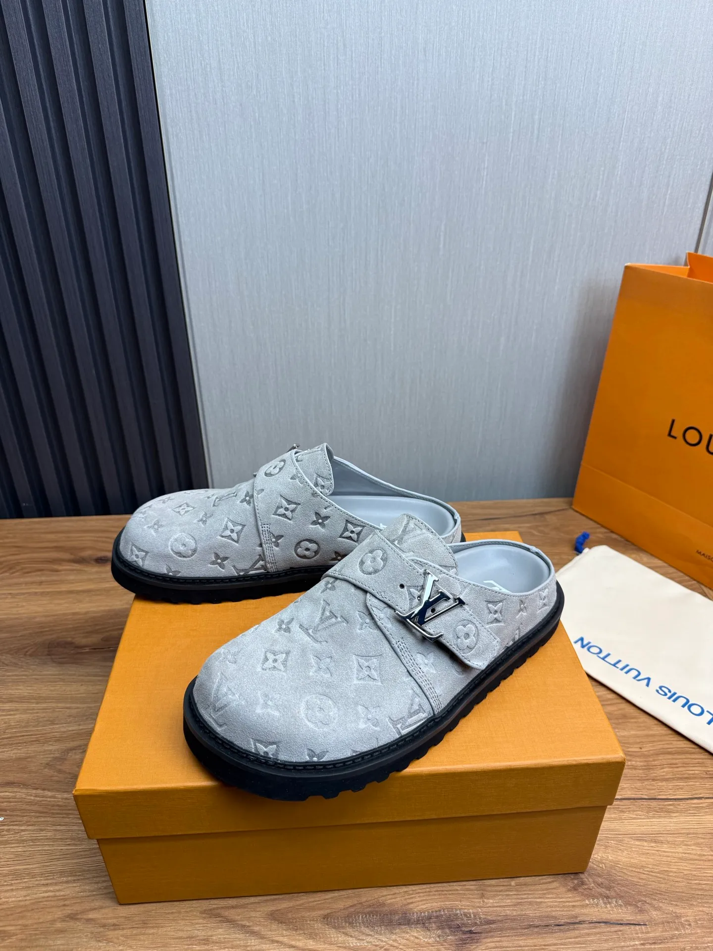Men's men's shoes 460💰 Lv. Popular couple slippers hot sale🩷💚 🩴Official website one to one production 35-45 sizes 45 46 🉑️Customized!